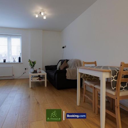 One Bedroom Apartment By Arhouse Apartments Short Lets & Serviced Accommodation Kingston With Free Wifi كنغستون أبون تامْسْ المظهر الخارجي الصورة